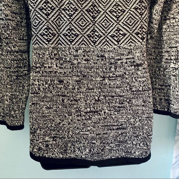 Style & Co Black & White Aztec Print Cowl Neck Sweater Size PS - Picture 9 of 11